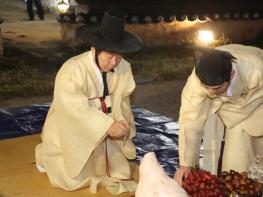 안동부(安東府) 신목(神木) 제사 올린다 기사 이미지