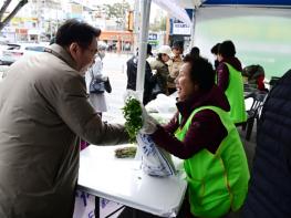 대구 동구 농특산물 판매행사 흥행 중 기사 이미지