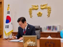 이재명 대통령, 청와대 첫 출근…국가위기관리센터 방문·점검 기사 이미지