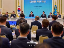 이재명 대통령, 공공기관 및 유관기관 업무보고 회의 주재 기사 이미지